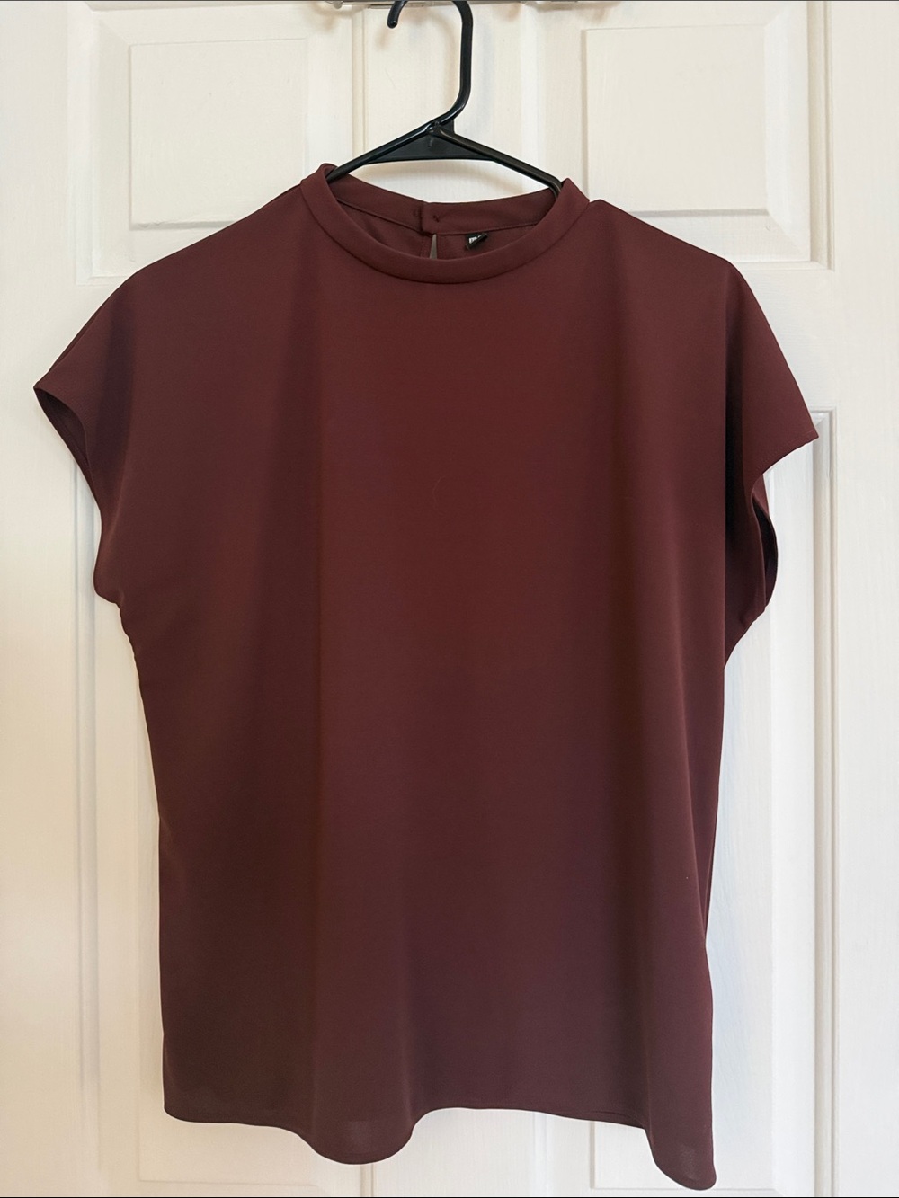 Uniqlo Women's Cap Sleeve Mock Neck Top - Burgundy